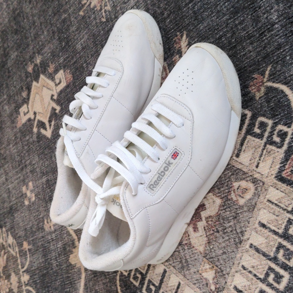 Reebok classic white tennis shoes 7.5